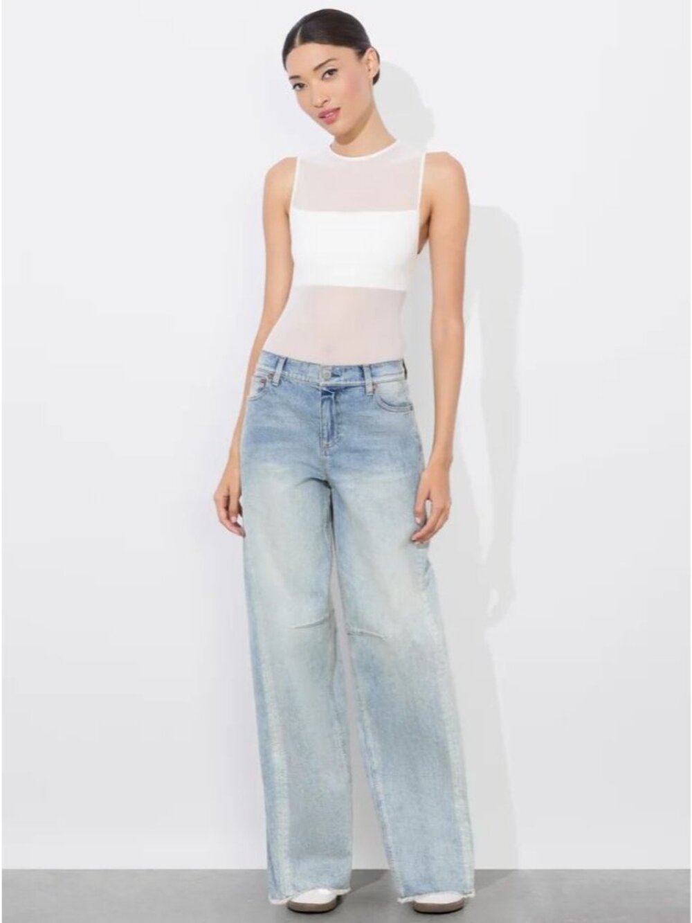 Alice + Olivia Driggs Sierra Light Blue Baloon Jeans 25 - Picture 2 of 11